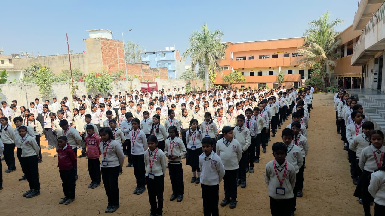 Kids Care English School campus and school life photo 5